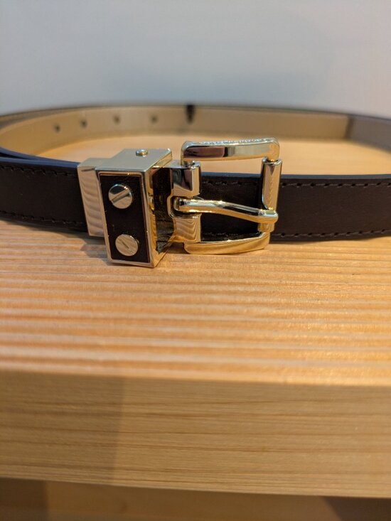 Michael Kors Twist Reversible Belt in L, Gold-tone buckle & 2-tone leather. One main image 4